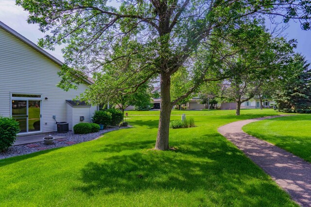 1152 Crystal Pl W, Chaska, MN 55318 - view of grassy yard