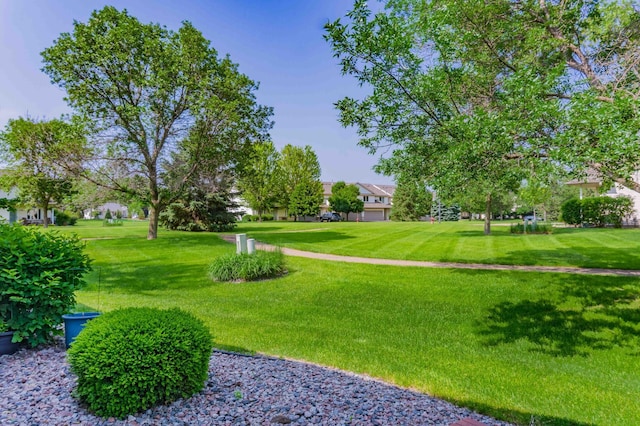 1152 Crystal Pl W, Chaska, MN 55318 - view of home's community with a lawn