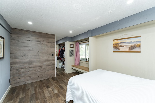 510 24th St SW, Rochester, MN 55902 - bedroom featuring dark wood-type flooring, recessed lighting, a closet, and a textured ceiling