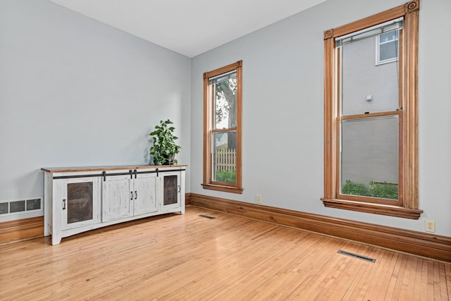 1813 11th Ave S, Minneapolis, MN 55404 - spare room with light wood-style floors and baseboards