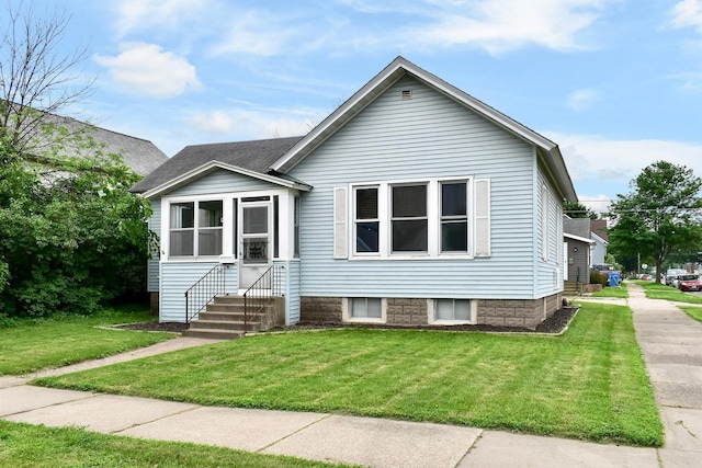 579 4th St, Winona, MN 55987 - bungalow featuring a front yard and entry steps
