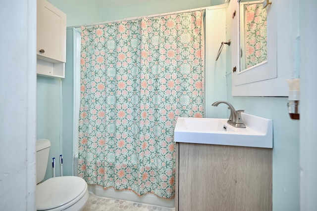 579 4th St, Winona, MN 55987 - bathroom with vanity and shower / bath combo