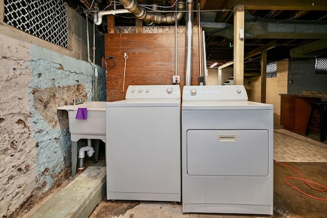 579 4th St, Winona, MN 55987 - washroom with independent washer and dryer