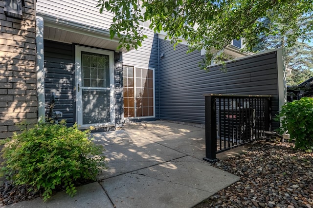1865 Donegal Dr Unit 3, Woodbury, MN 55125 - entrance to property featuring a patio area
