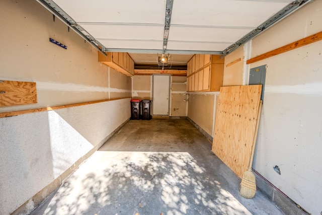 1865 Donegal Dr Unit 3, Woodbury, MN 55125 - garage featuring a garage door opener