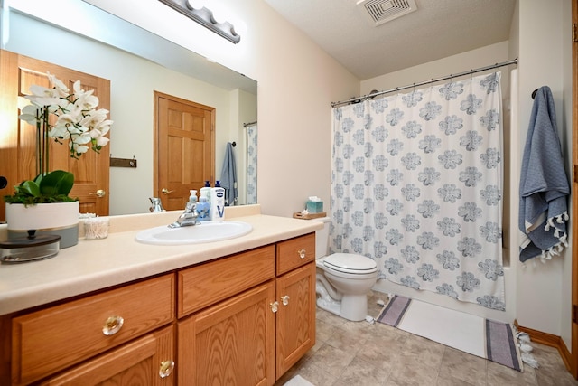 404 3rd Way SE, Dover, MN 55929 - full bathroom featuring vanity and shower / tub combo with curtain