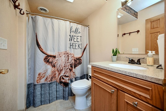 404 3rd Way SE, Dover, MN 55929 - full bath with vanity, tile patterned floors, and curtained shower