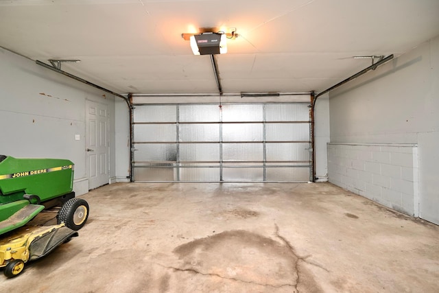 404 3rd Way SE, Dover, MN 55929 - garage with a garage door opener