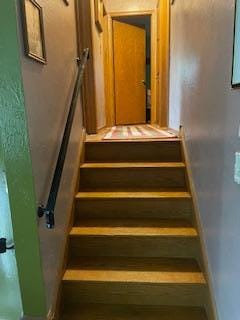2243 Edgebrook Ave, Saint Paul, MN 55119 - view of stairs
