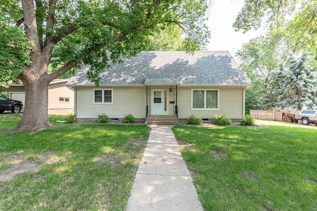 419 Jackson St, Saint Peter, MN 56082 - cape cod-style house with roof with shingles