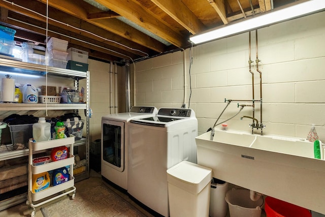 2068 Thorndale Ave, New Brighton, MN 55112 - laundry room featuring independent washer and dryer
