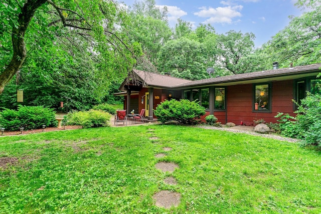 1350 Crestridge Ln, Eagan, MN 55123 - view of front facade featuring a front lawn