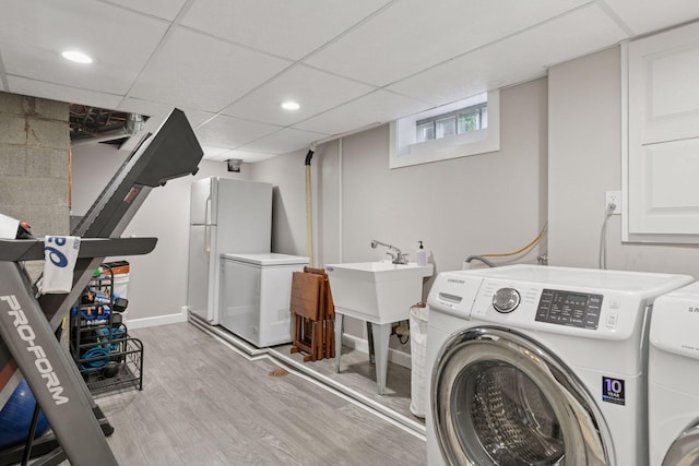 1475 Eldridge Ave E, Maplewood, MN 55109 - laundry room featuring washing machine and clothes dryer, light wood-style floors, and recessed lighting