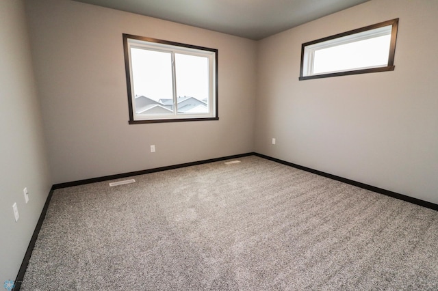 737 2nd Ave, Fargo, ND 58047 - empty room featuring carpet flooring and baseboards