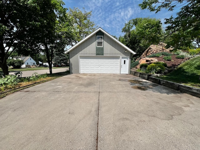 860 11th Ave, Granite Falls, MN 56241 - view of garage