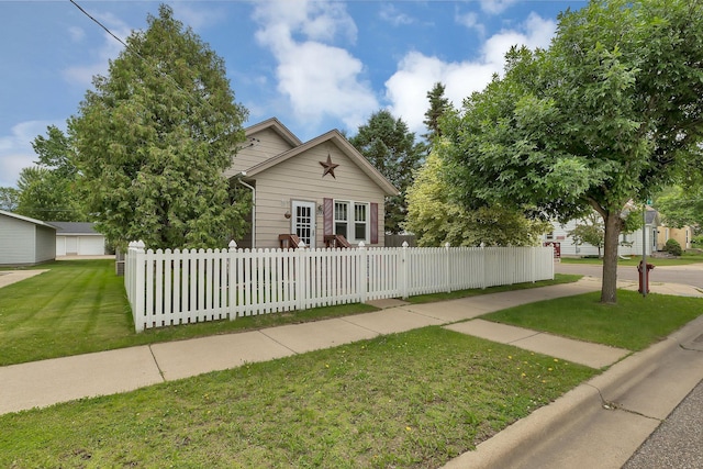 200 27th Ave N, Saint Cloud, MN 56303 - view of front facade with a fenced front yard