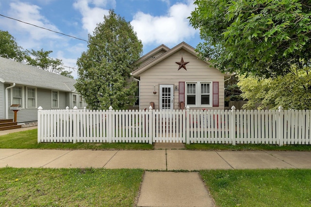 200 27th Ave N, Saint Cloud, MN 56303 - bungalow-style house featuring a fenced front yard