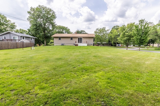 1744 Oak Rd, Saint Cloud, MN 56303 - view of yard