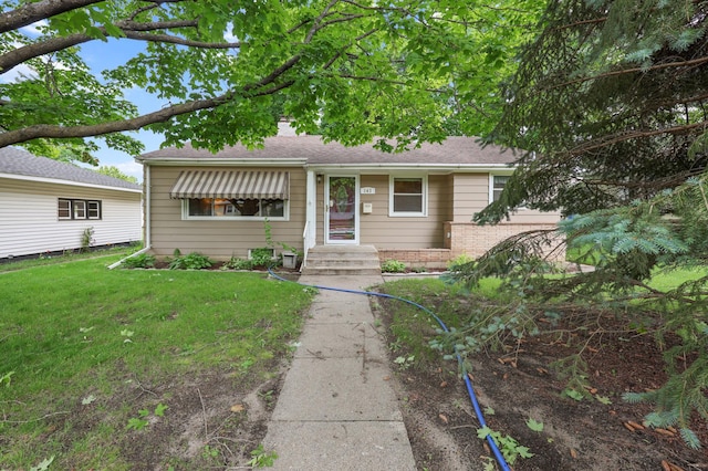 842 28th Ave N, Saint Cloud, MN 56303 - view of front of house featuring a front lawn and brick siding