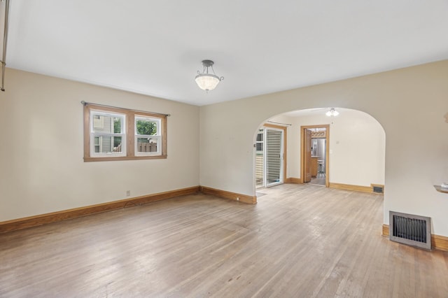 613 Oak St, Farmington, MN 55024 - empty room featuring arched walkways, light wood-type flooring, and ceiling fan