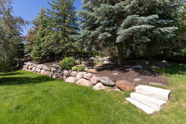 10701 Sonoma Rdg, Eden Prairie, MN 55347 - view of green lawn