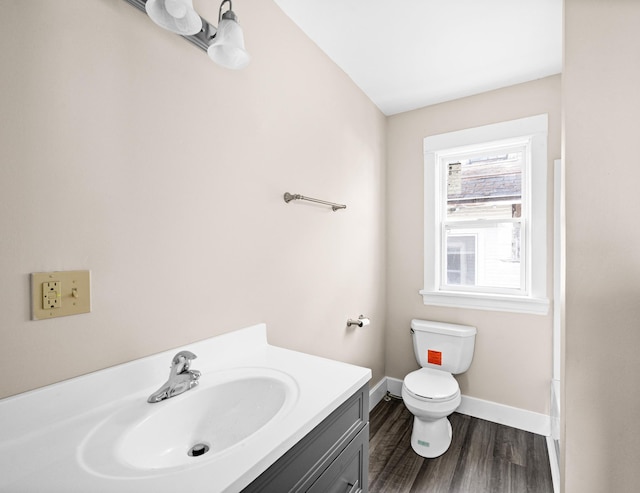 808 6th Ave E, Duluth, MN 55805 - bathroom with wood finished floors and vanity