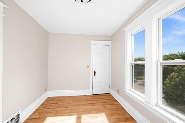 808 6th Ave E, Duluth, MN 55805 - spare room featuring light wood-style flooring and baseboards
