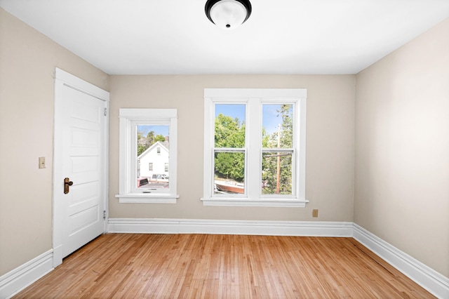 808 6th Ave E, Duluth, MN 55805 - empty room with baseboards and light wood-style floors