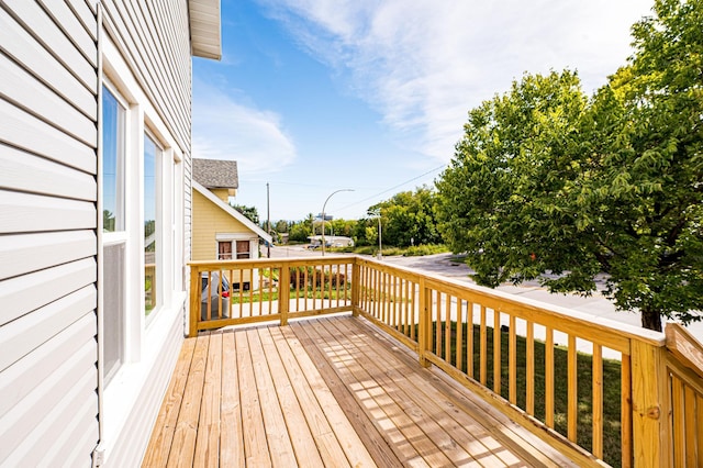 808 6th Ave E, Duluth, MN 55805 - view of wooden terrace