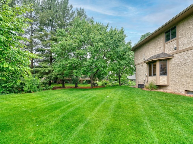 4125 Bridgewater Cir, Vadnais Heights, MN 55127 - view of grassy yard