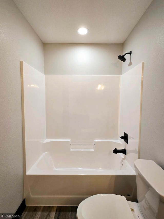 2001 Essler Dr, Saint Peter, MN 56082 - full bath featuring wood finished floors,  shower combination, and recessed lighting