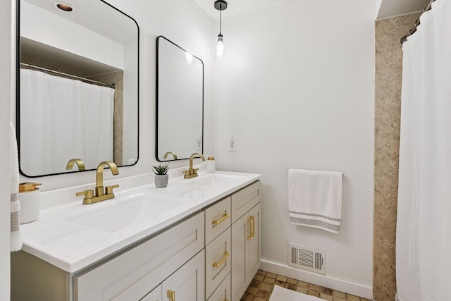 6641 Halstead Ave, Mound, MN 55364 - full bath with double vanity and curtained shower