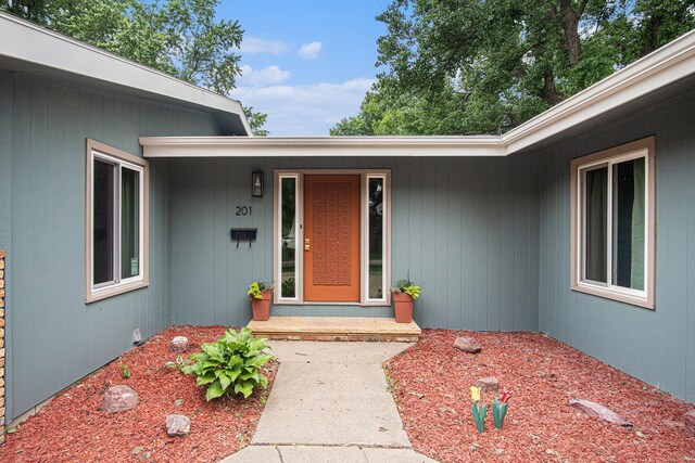 201 Elm St, Luverne, MN 56156 - entrance to property