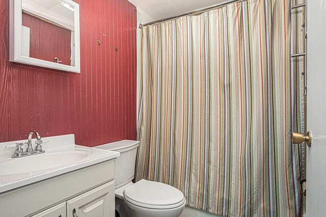 201 Elm St, Luverne, MN 56156 - full bath with vanity and curtained shower