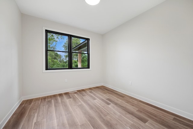 3909 54th St, Edina, MN 55424 - empty room featuring light wood-style flooring and baseboards