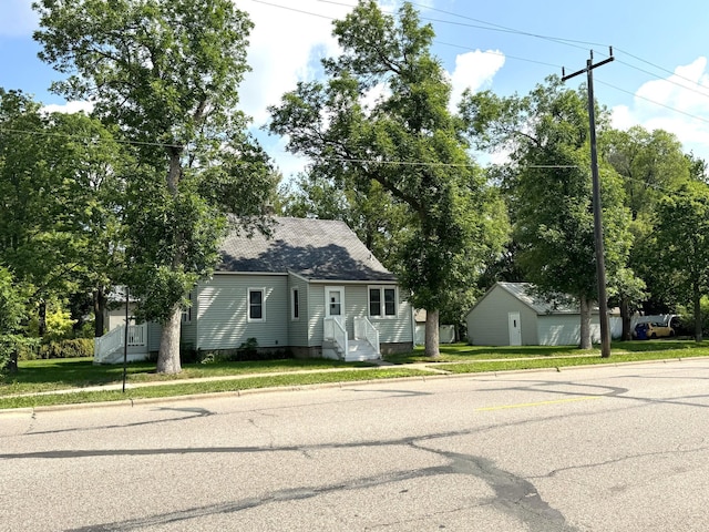 302 30th Ave N, Saint Cloud, MN 56303 - view of front facade featuring a front yard