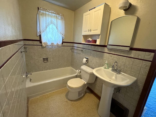 302 30th Ave N, Saint Cloud, MN 56303 - bathroom featuring tile walls, a bath, and a wainscoted wall