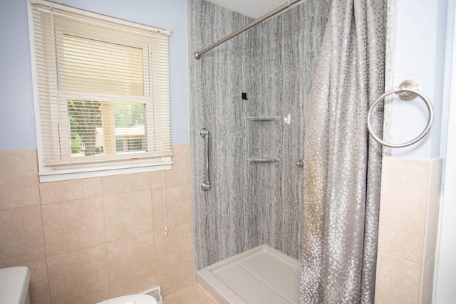 29930 Nathan Ct, Lindstrom, MN 55045 - full bath featuring a shower with curtain and tile walls