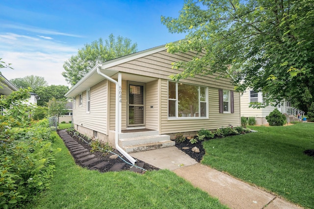 5644 Upton Ave S, Minneapolis, MN 55410 - view of front facade featuring a front yard