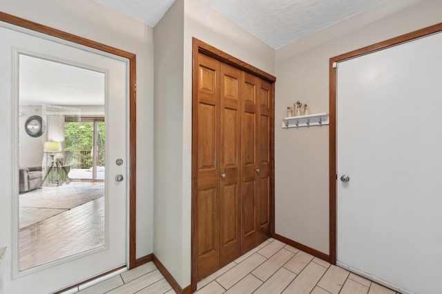 1398 Summit Cir W, Saint Paul, MN 55118 - entrance foyer featuring baseboards