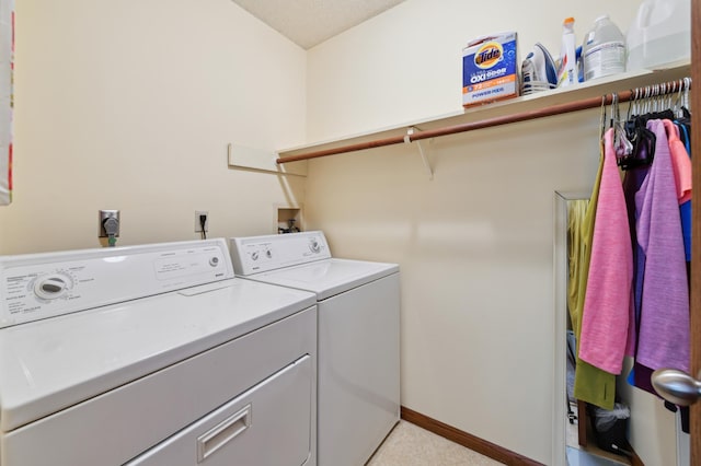 1398 Summit Cir W, Saint Paul, MN 55118 - laundry area featuring washing machine and dryer and baseboards