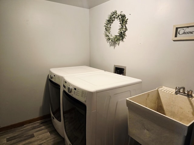 2607 4th Ave NW, Austin, MN 55912 - laundry room featuring washing machine and dryer and dark wood-type flooring