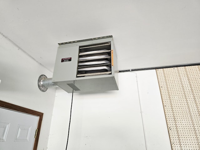 2607 4th Ave NW, Austin, MN 55912 - detailed view of a heating unit