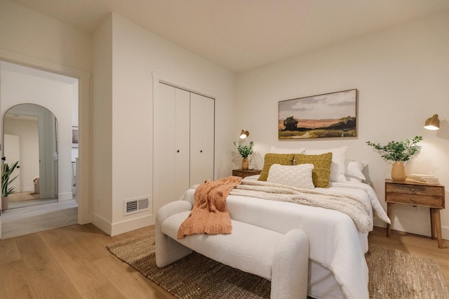 212 Diamond Lake Rd, Minneapolis, MN 55419 - bedroom featuring arched walkways, light wood-style flooring, and a closet