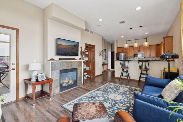 270 4th St E Unit 509, Saint Paul, MN 55101 - living room featuring wood finished floors, a fireplace, and recessed lighting