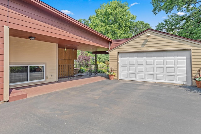 1803 Hubbard Ave, Saint Paul, MN 55104 - view of detached garage