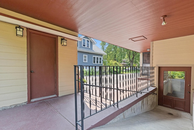 1803 Hubbard Ave, Saint Paul, MN 55104 - doorway to property featuring a balcony