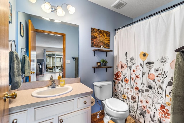 2533 Cobble Hill Ct Unit H, Woodbury, MN 55125 - bathroom with vanity, a textured ceiling, and a shower with shower curtain