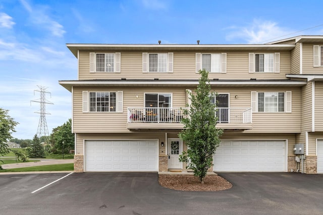 2533 Cobble Hill Ct Unit H, Woodbury, MN 55125 - townhome / multi-family property with driveway, a garage, and brick siding