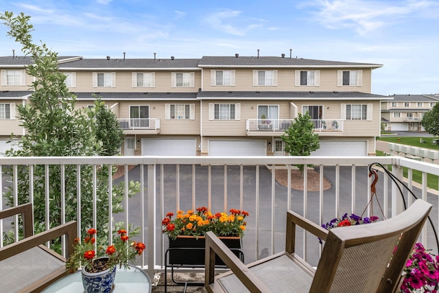 2533 Cobble Hill Ct Unit H, Woodbury, MN 55125 - balcony featuring a residential view
